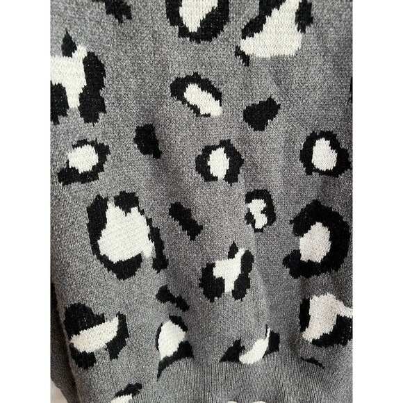 Shein Grey Leopard Print Sweater Size Small Preowned - Picture 12 of 12
